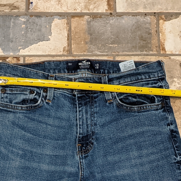 Hollister Size 29 W / 32 L Classic Straight Jeans - Picture 7 of 7